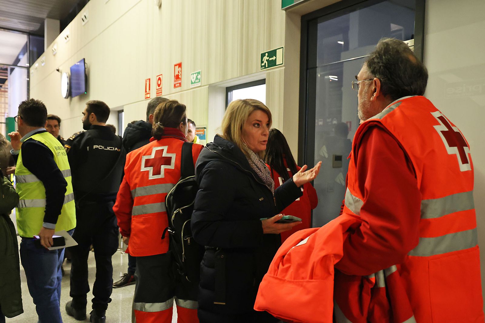 Las Fotografías del dispositivo de urgencia en la estación de Huelva para los afectados por el tren accidentado