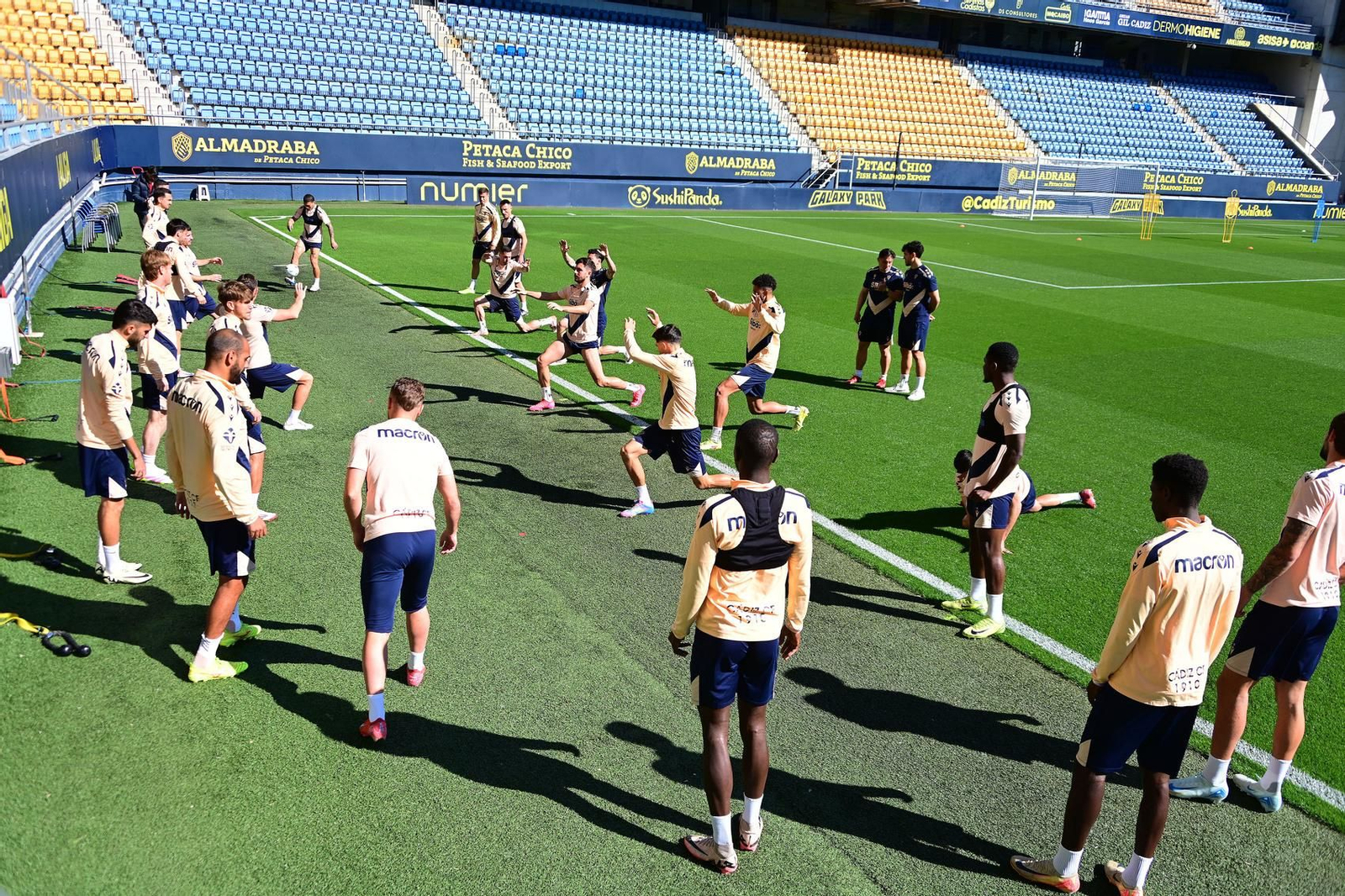 Jugadores del Cádiz durante un entrenamiento.