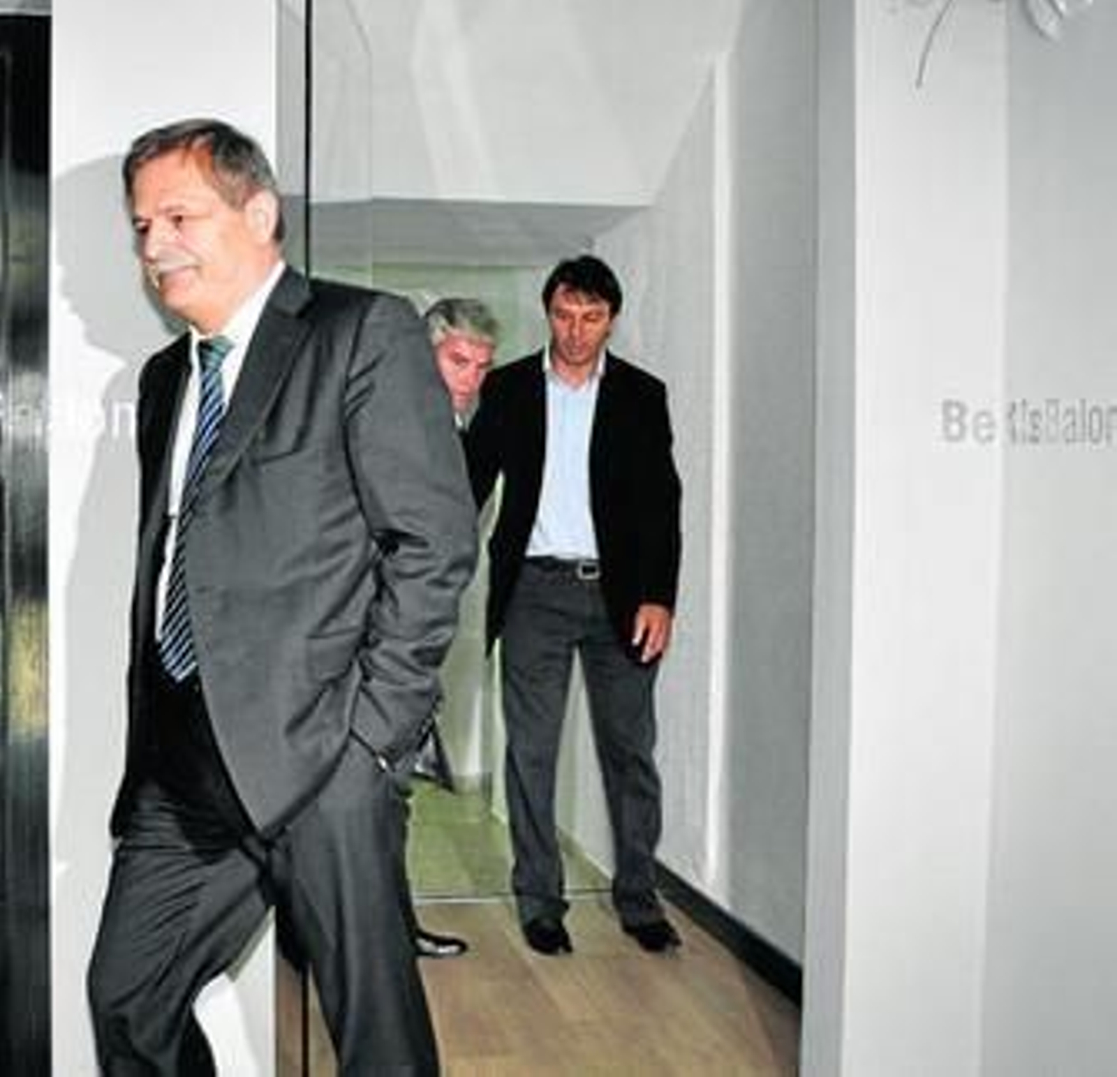 Bosch, Guillén y Stosic, en las oficinas del club heliopolitano.