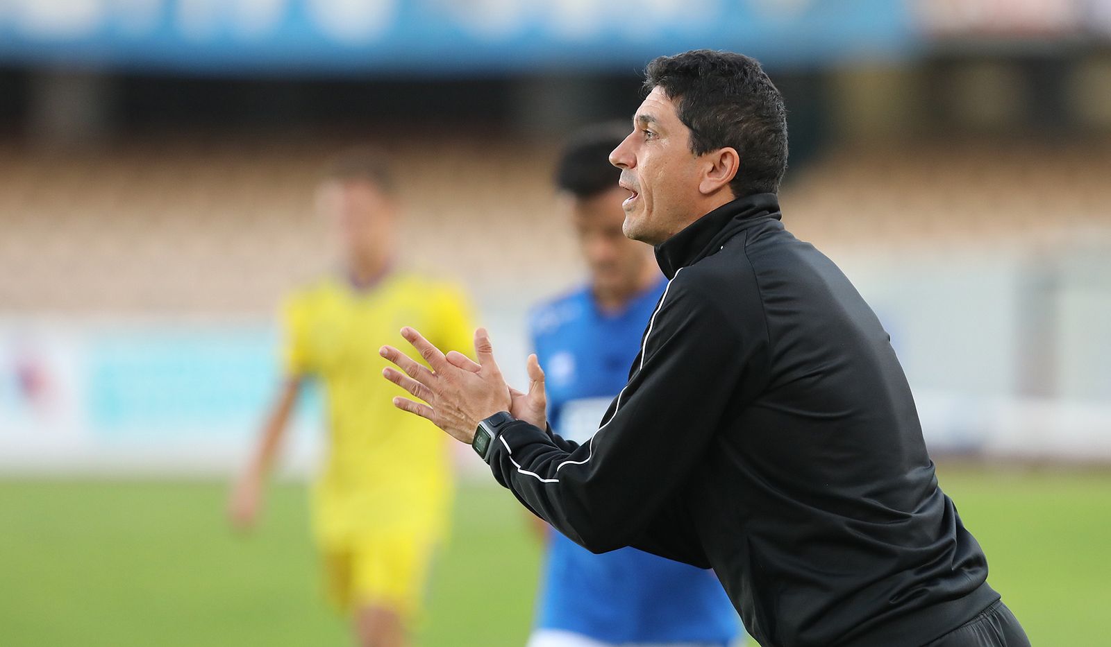 Juanma Pavón, en la banda de Chapín durante el partido con el Xerez DFC.