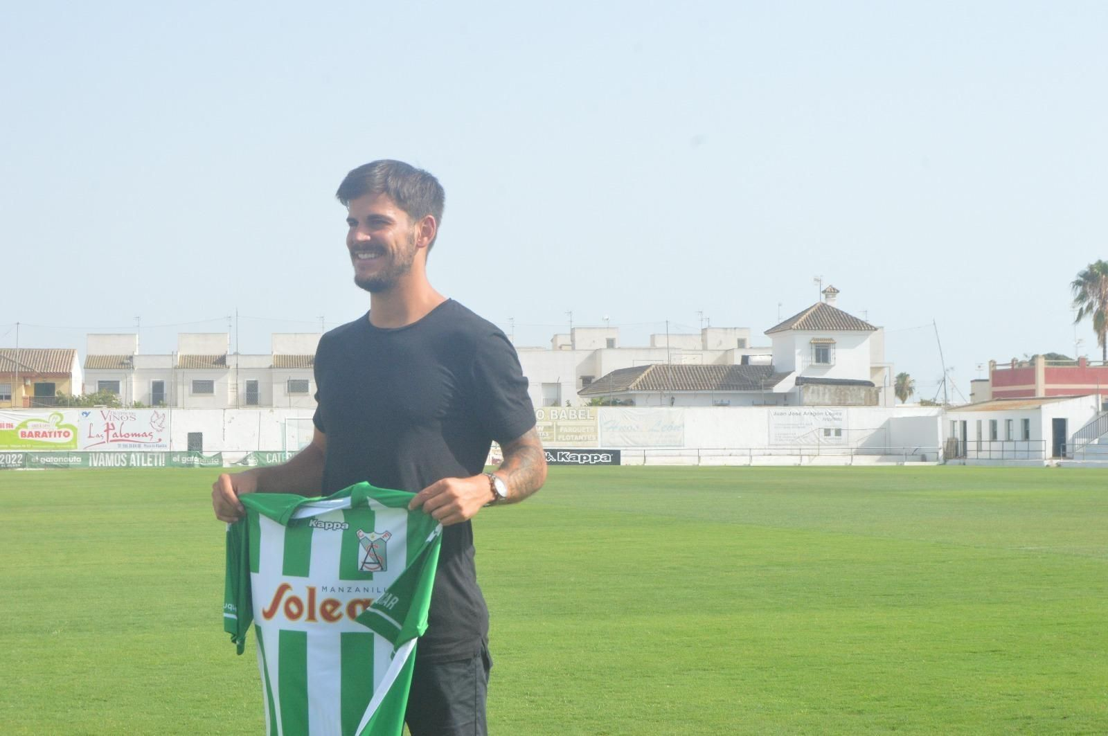 Edu Oriol, con la camiseta del Sanluqueño en El Palmar.