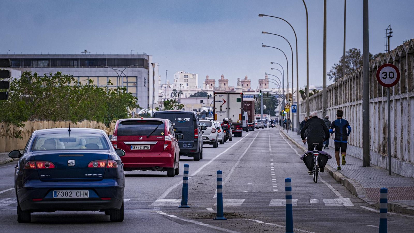 La avenida de Astilleros sigue pendiente de reforma.