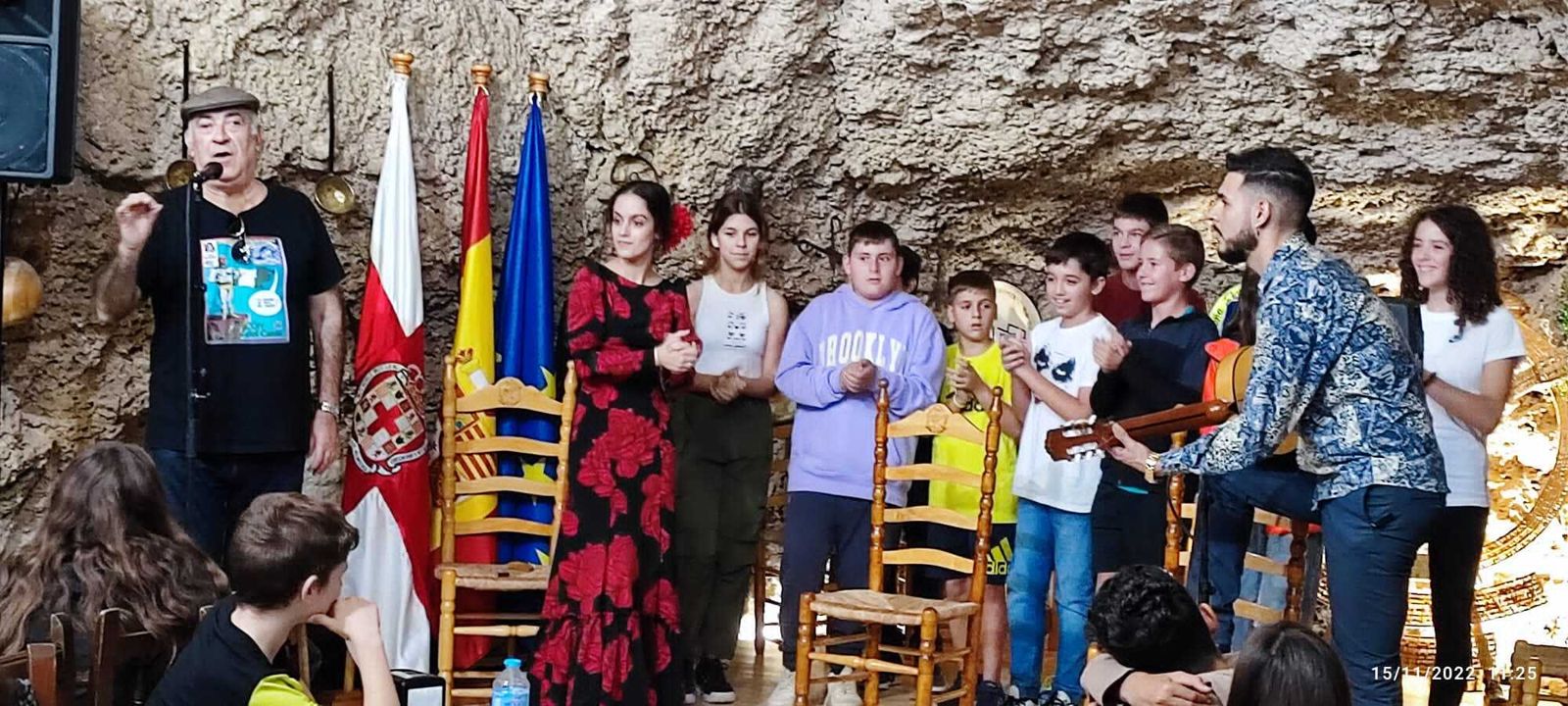 Los niños, extasiados ante el arte del Niño de las Cuevas y Antonio de Quero.