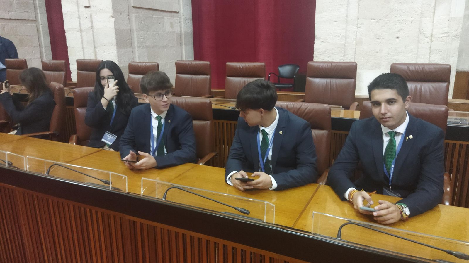 Alumnos del Liceo en el Parlamento andaluz.