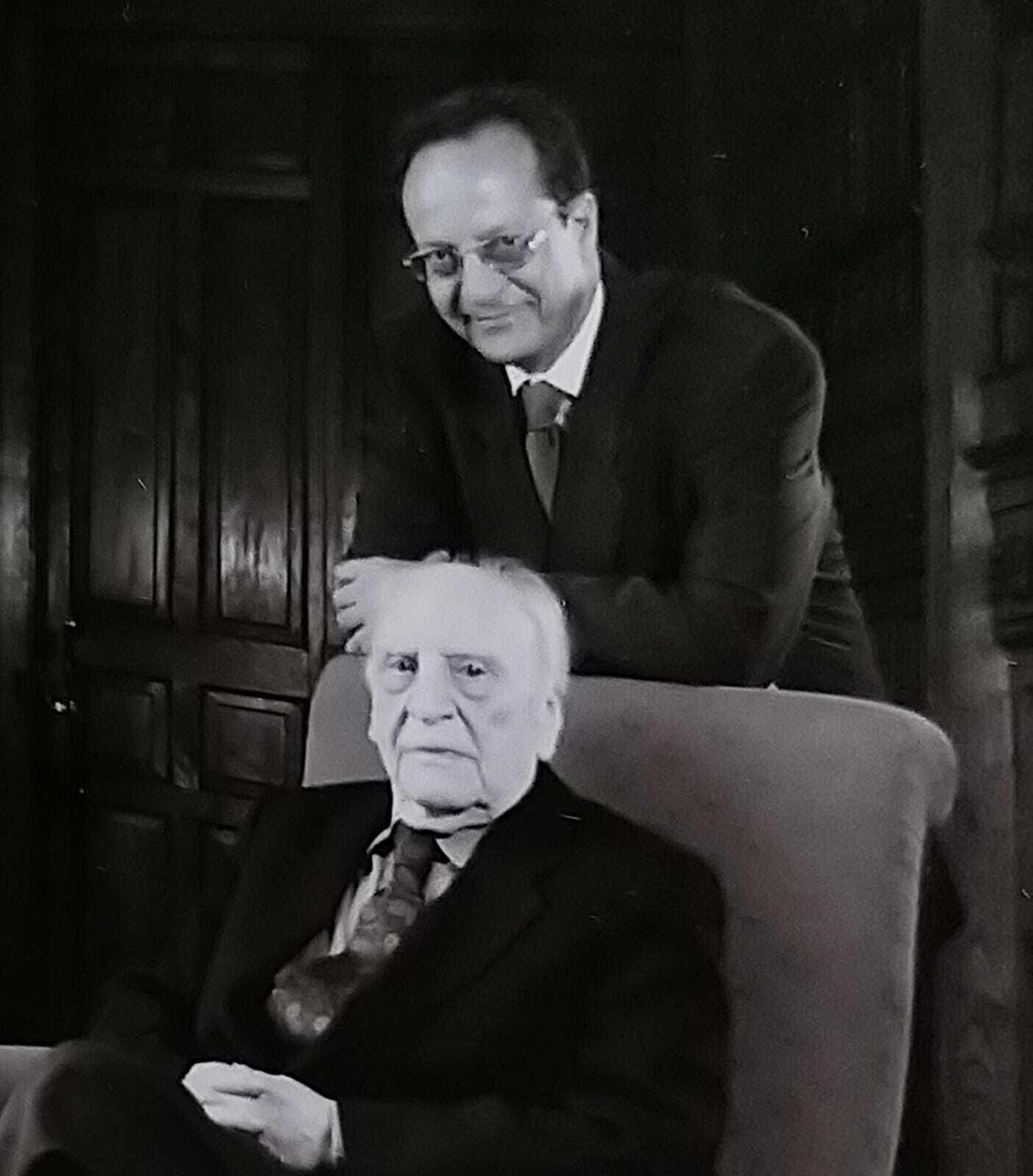 Sánchez Triguero junto a Francisco Ayala en la Universidad Internacional Menéndez Pelayo (Santander 2001) Sánchez Triguero junto a Francisco Ayala en la Universidad Internacional Menéndez Pelayo (Santander 2001)