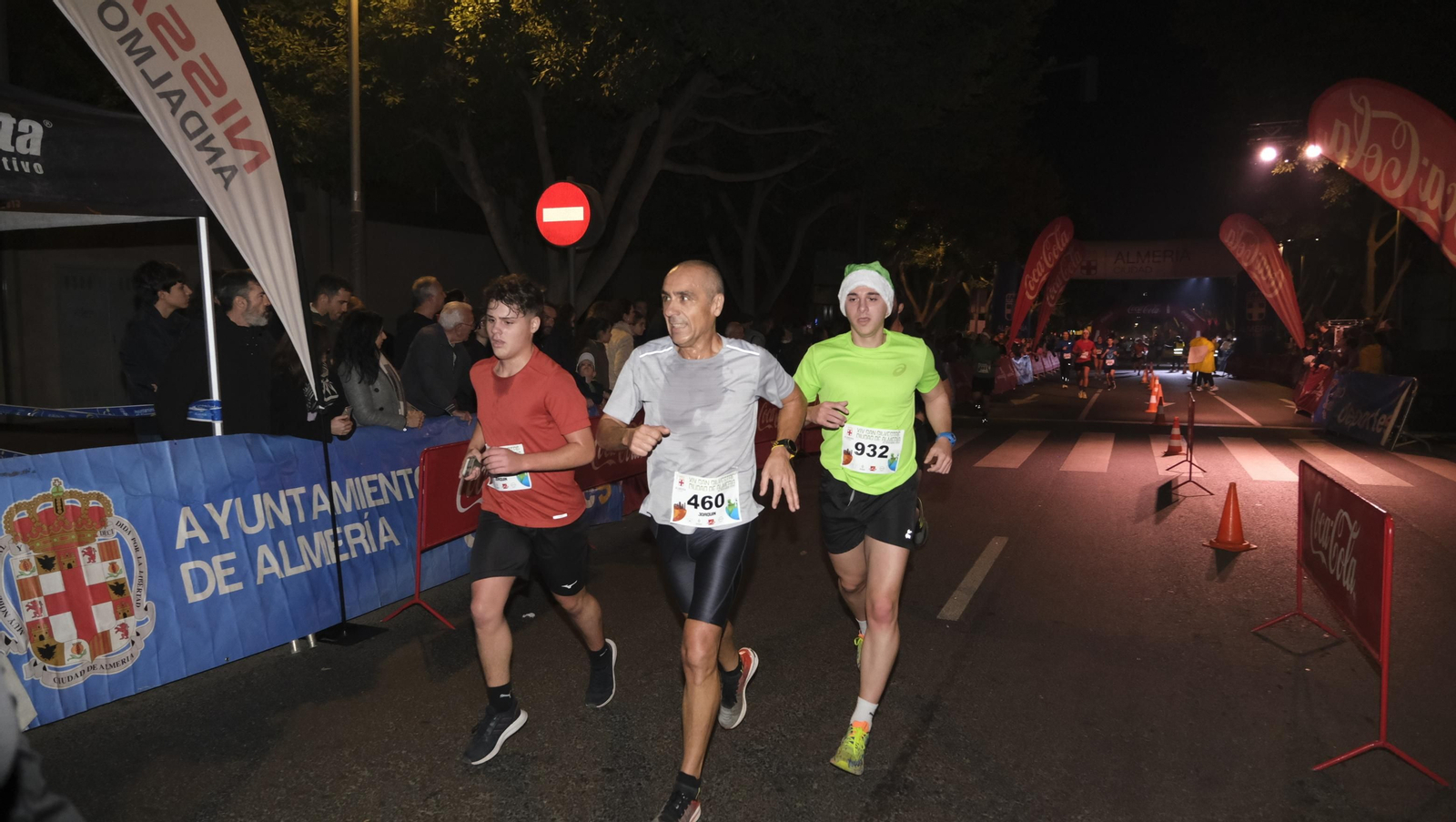 Imágenes de la XIV edición de la San Silvestre de Almería