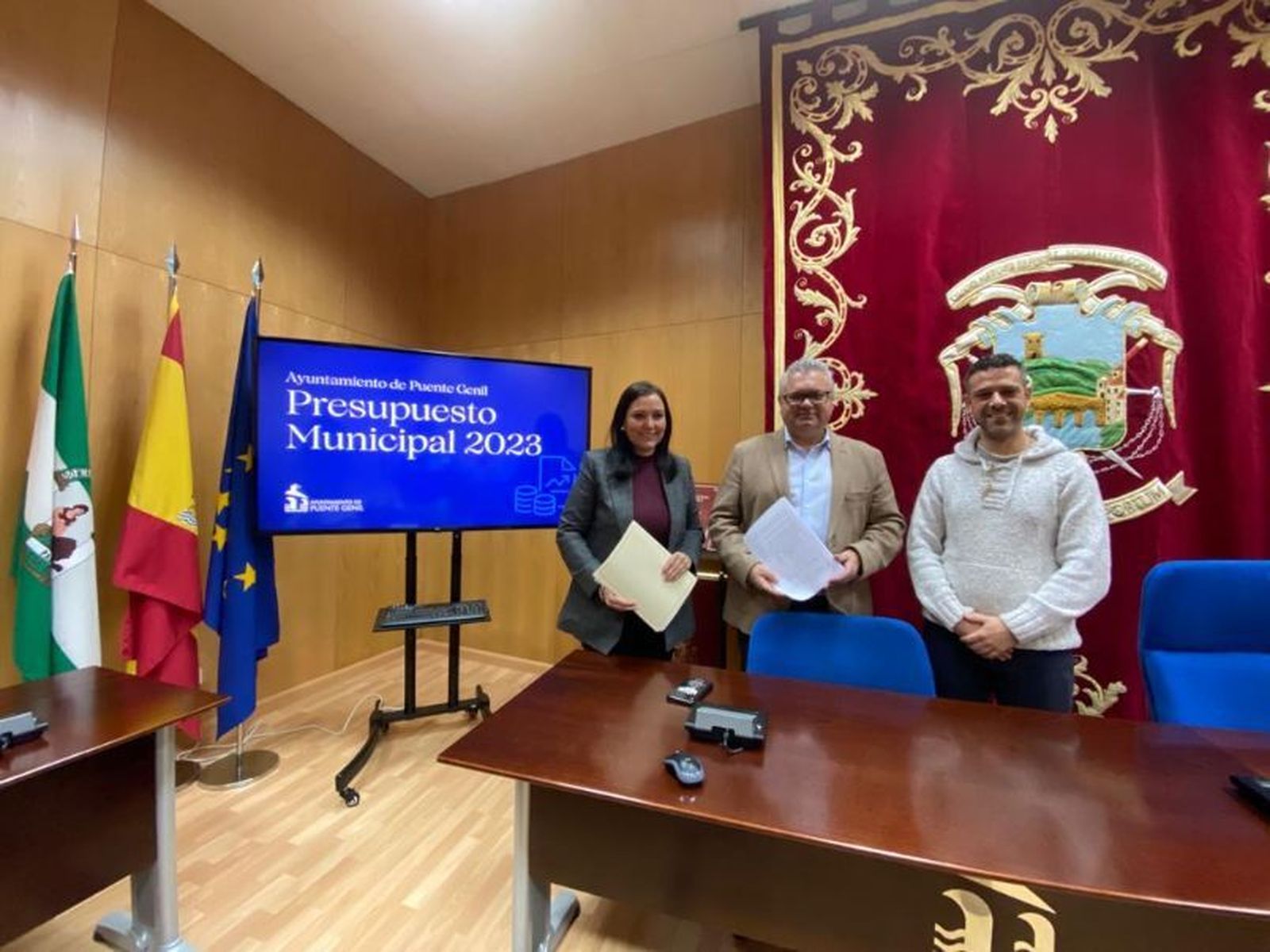 Ana Carrillo, Esteban Morales y Lorenzo Moreno, en la presentación del presupuesto.