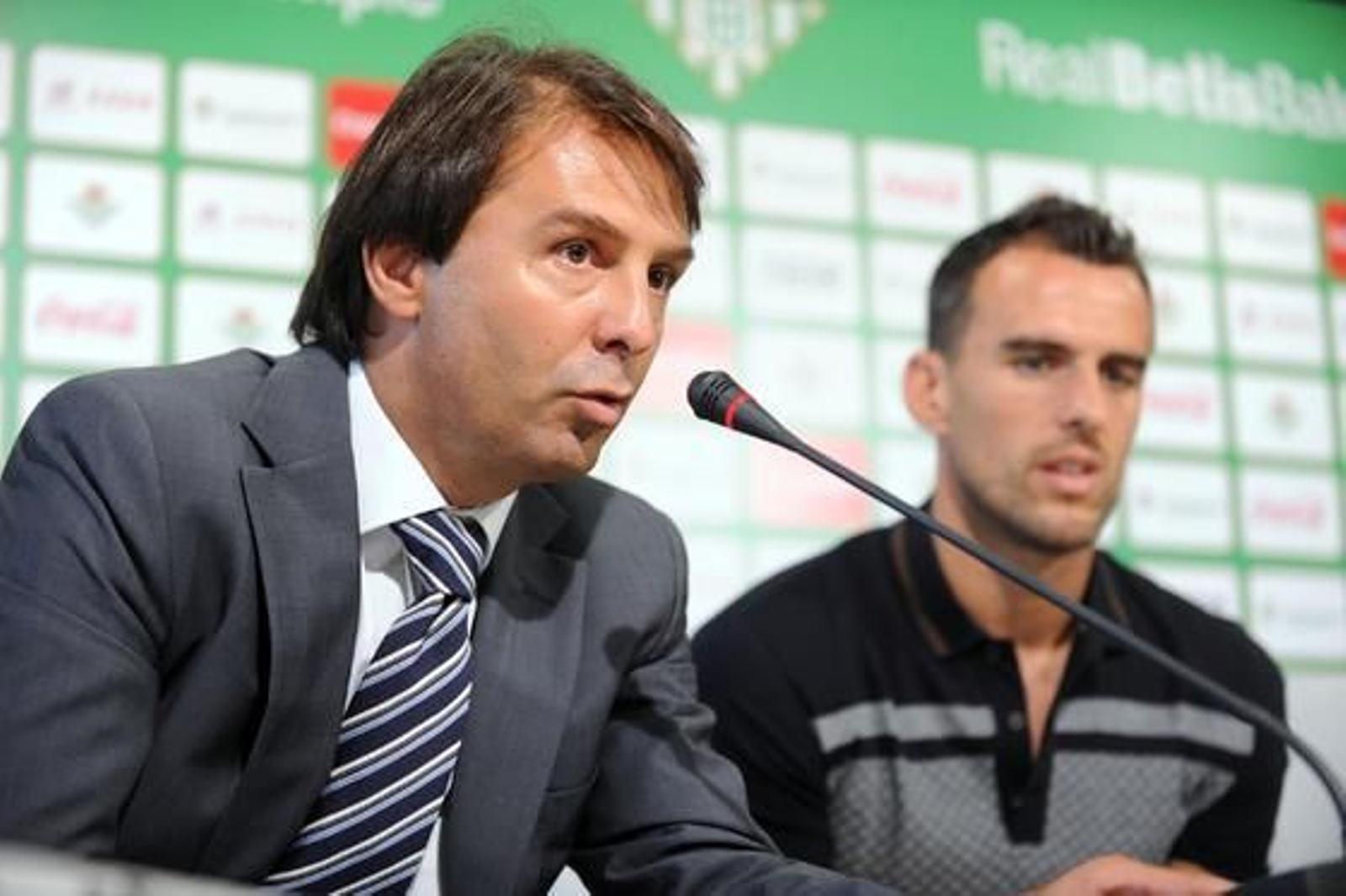 El Betis presenta al nuevo fichaje, el defensa Amaya.

Foto: Antonio Pizarro