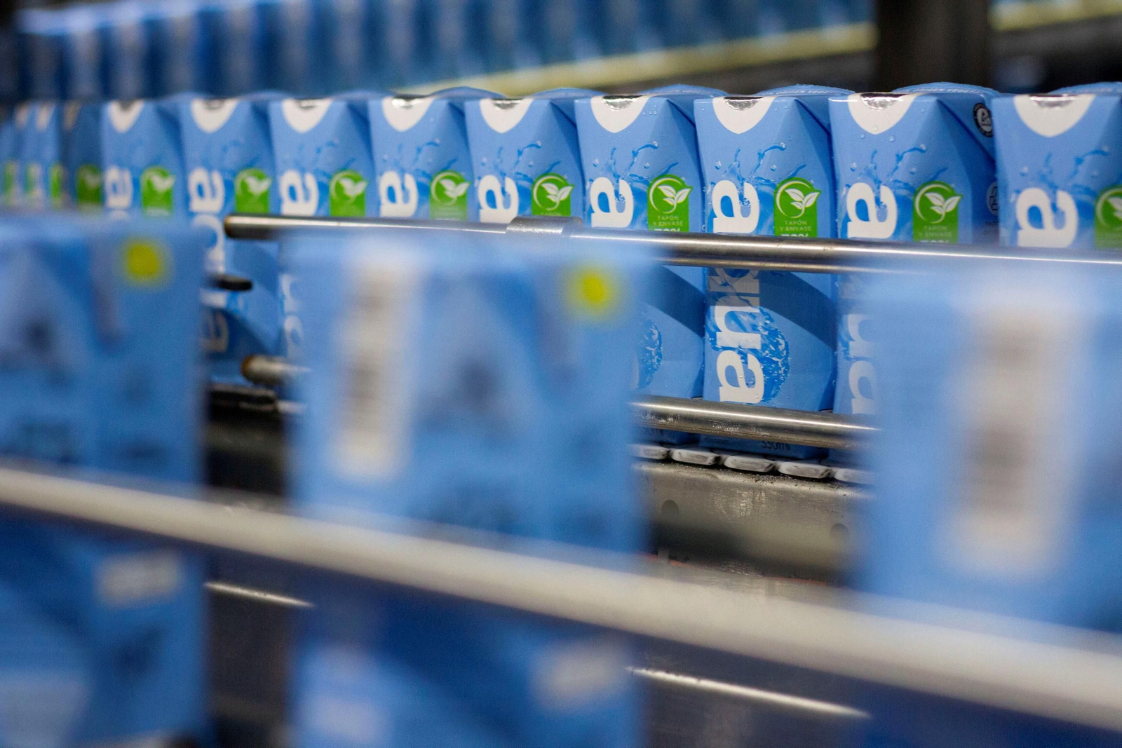 Una de las fábricas de Aqualy, empresa malagueña que comercializa agua envasada.