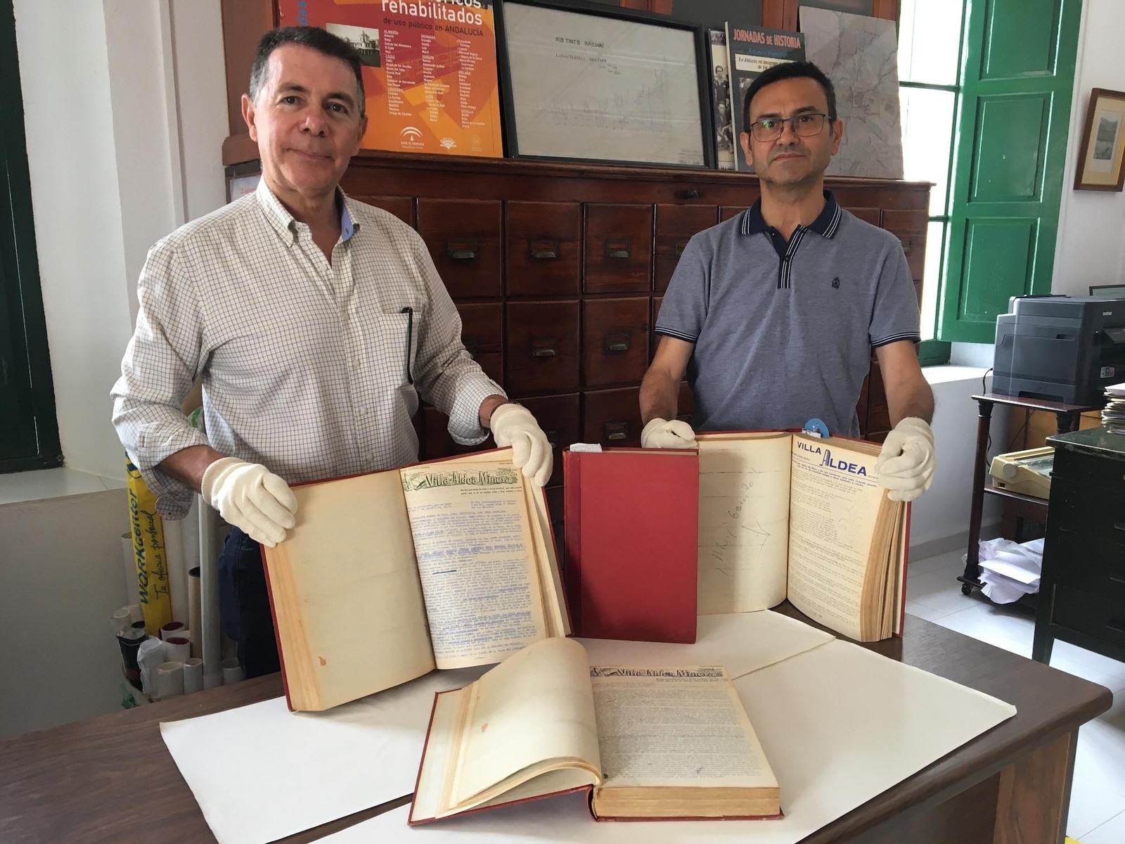 El director general de la Fundación Río Tinto y el responsable del Archivo Histórico ‘Rafael Benjumea’. El director general de la Fundación Río Tinto y el responsable del Archivo Histórico ‘Rafael Benjumea’.