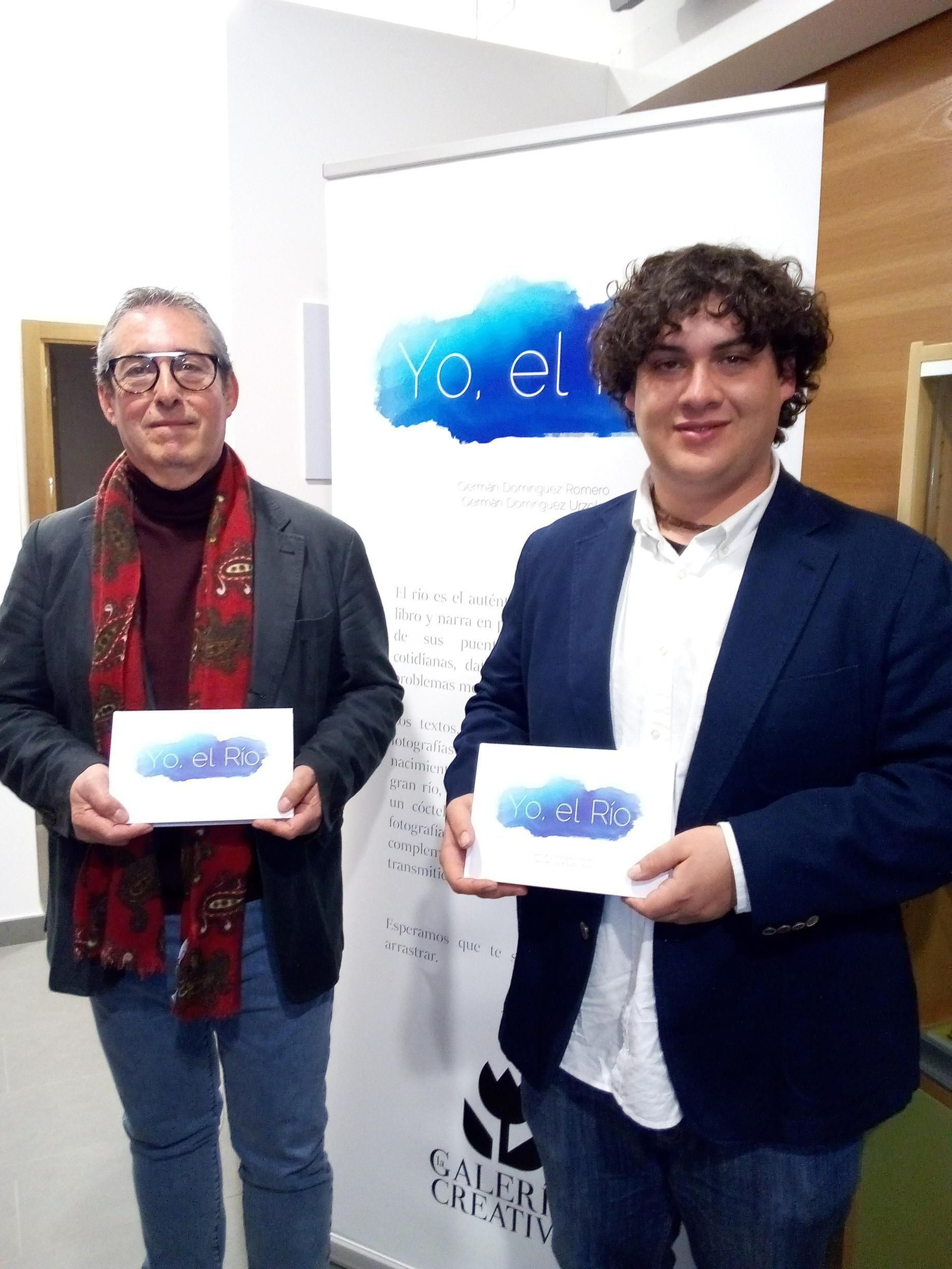 Germán Domínguez Romero, junto a su hijo Germán Domínguez Ursola, en la presentación del libro.