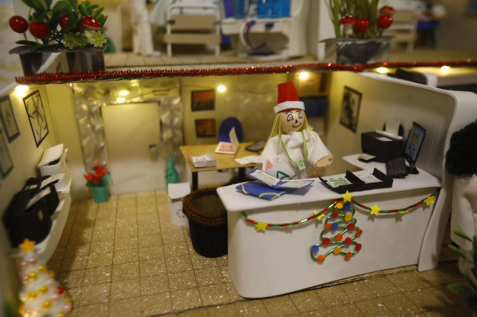 El Hospital Reina Sofía enciende la Navidad, en imágenes