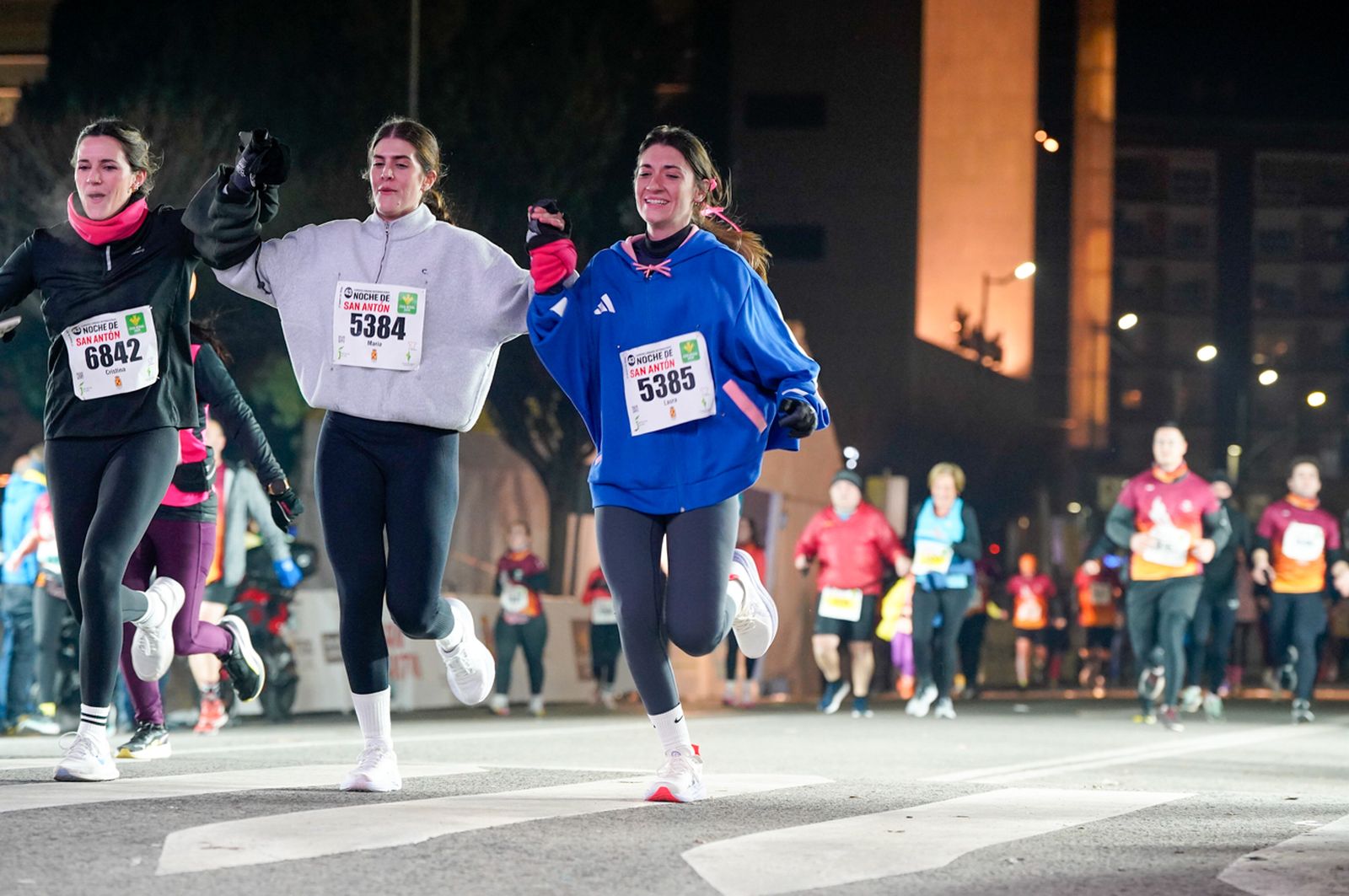 En imágenes: búscate en tu llegada a meta de la Carrera de San Antón 2026 (3)