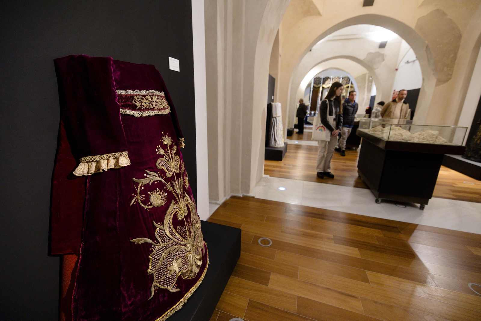 Imágenes de la exposición  'Sub lagrimas Mariae', con motivo de los 125 años de la Virgen de las Lágrimas en San Fernando