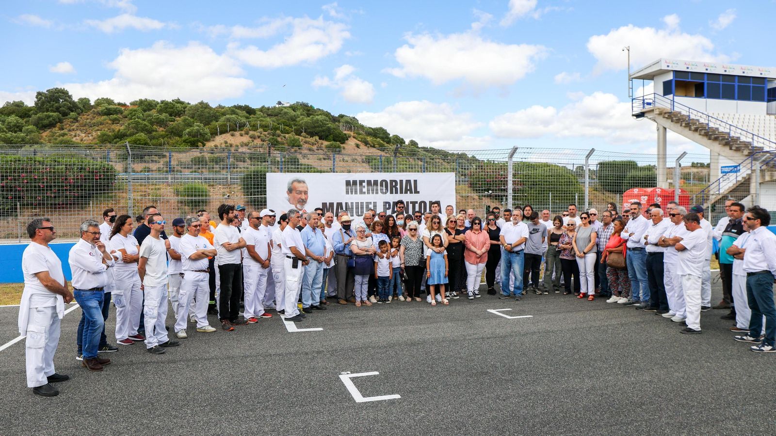 Manuel Pantoja, comisario del trazado fallecido en la Subida a Ubrique, recibió un emotivo homenaje.