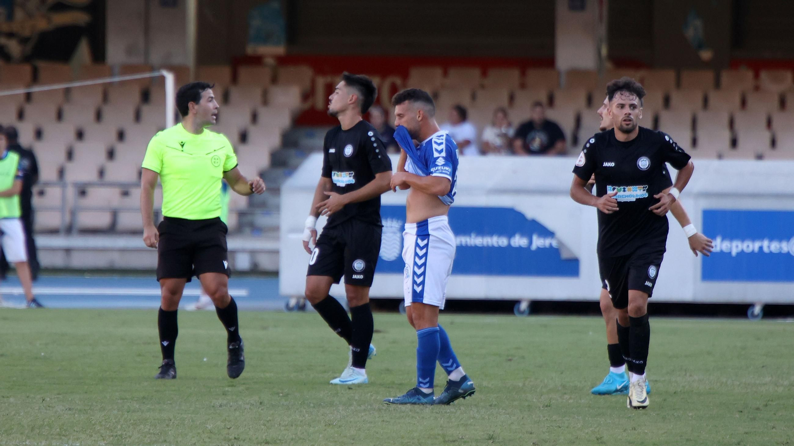 Imágenes del partido entre Xerez DFC y Juventud Torremolinos en Chapín