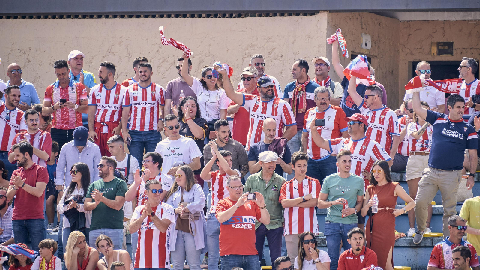 Las fotos de la afición del Algeciras en San Fernando