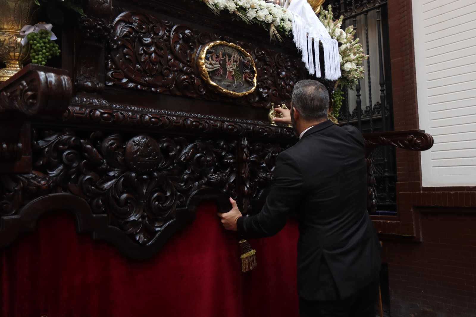 Traslado del misterio de la Cena al Palacio Arzobispal