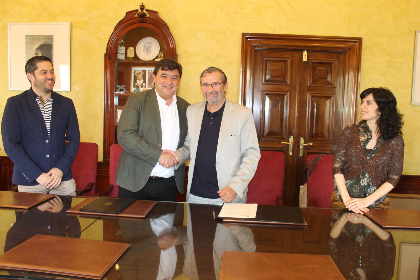 Gabriel Ceuz y Rafael Terán formalizan el acuerdo de colaboración con el que impulsan un Plan de Dinamización.