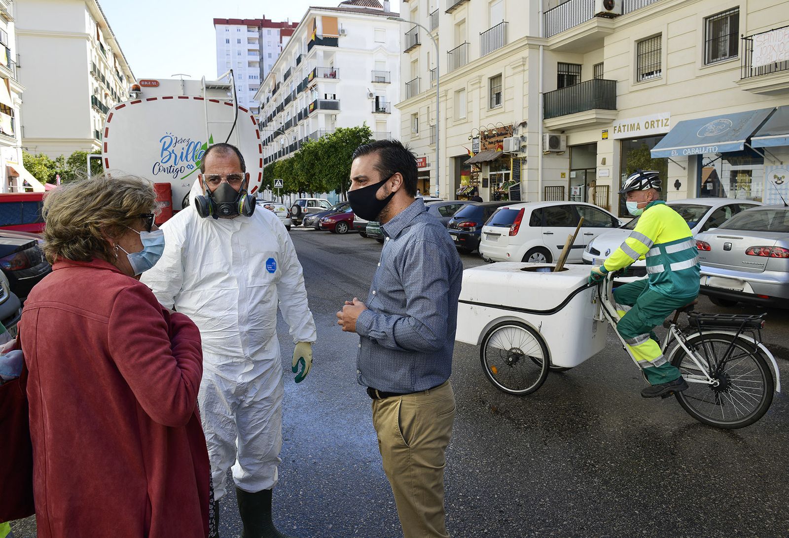 José Antonio Díaz, durante una supervisión del servicio de limpieza viaria.