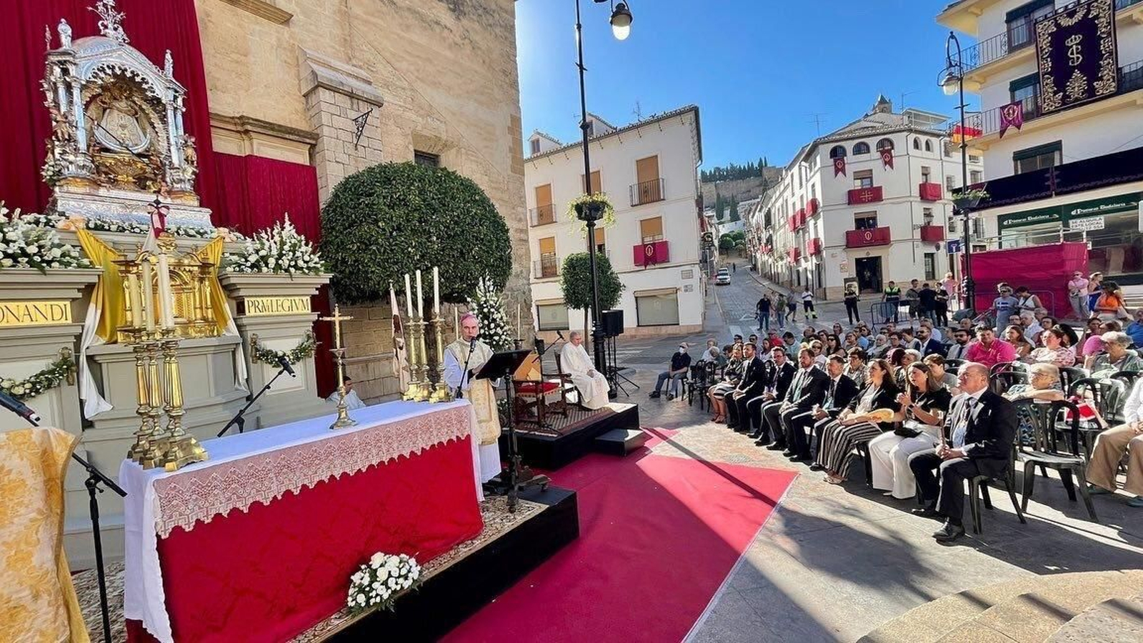 Eucaristía celebrada en la plaza de San Sebastián.
