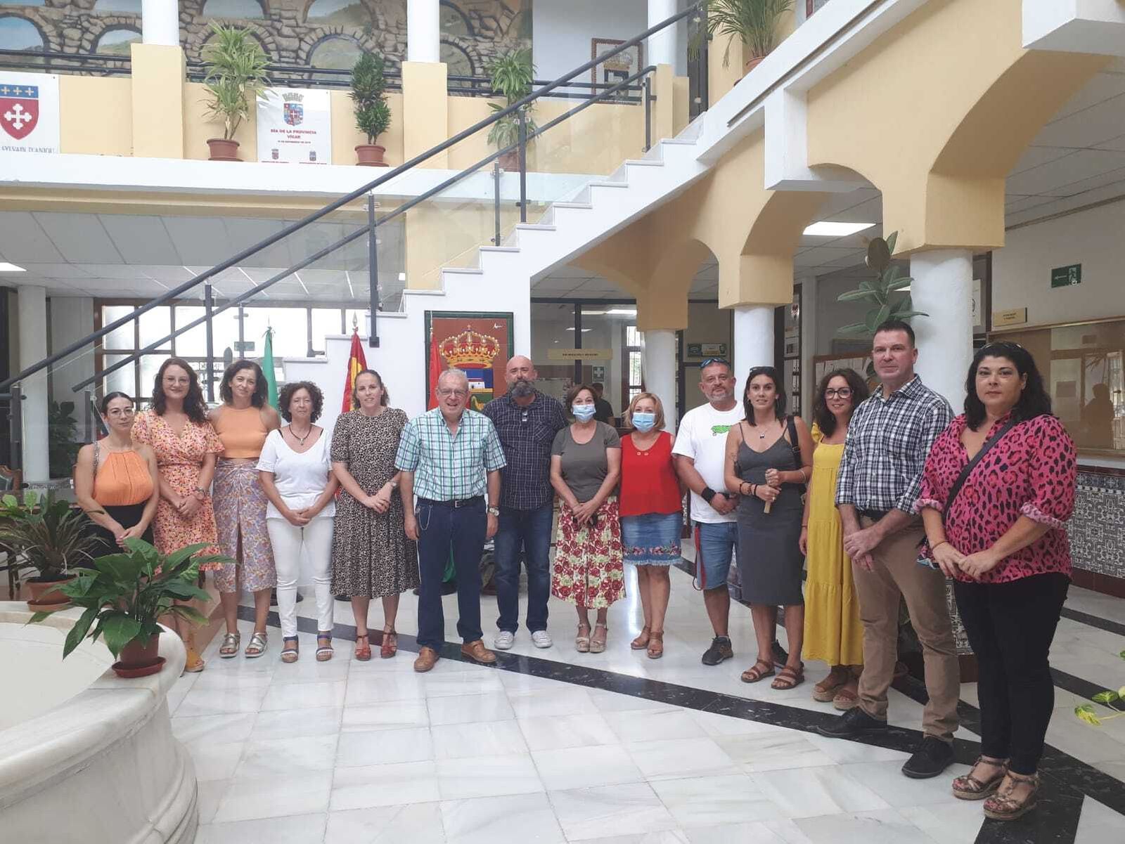 El alcalde Antonio Bonilla junto a responsables del Grupo ERACIS.