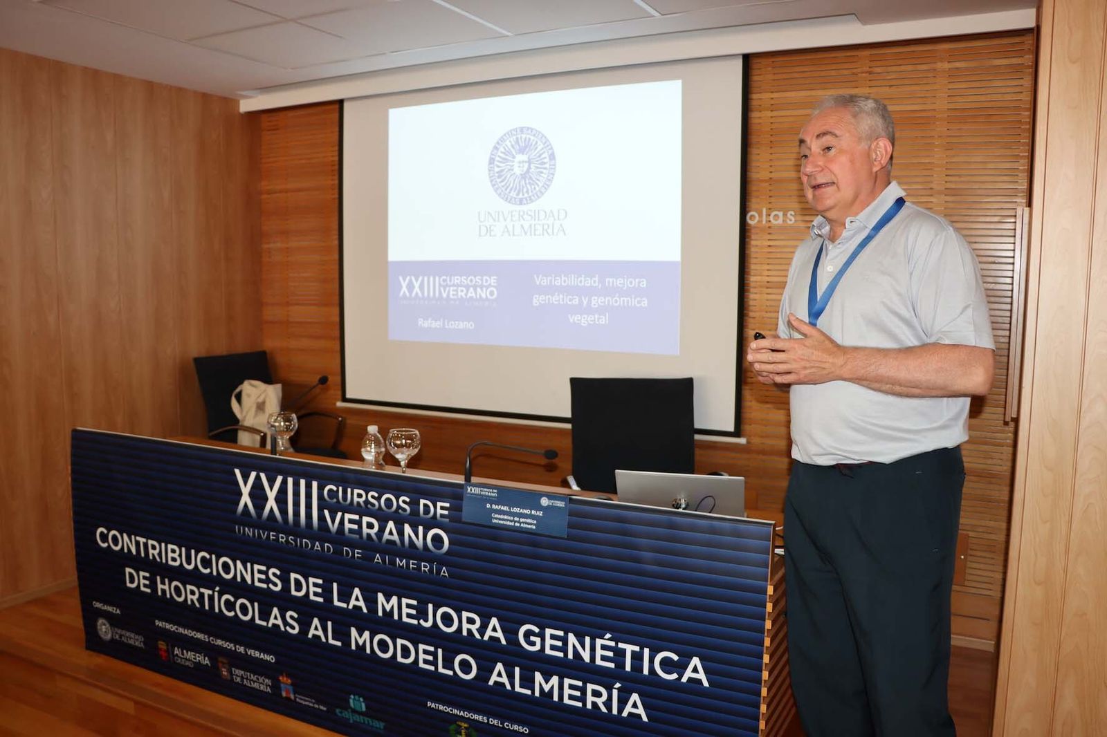Rafael Lozano durante su intervención en este curso de verano de la Universidad de Almería