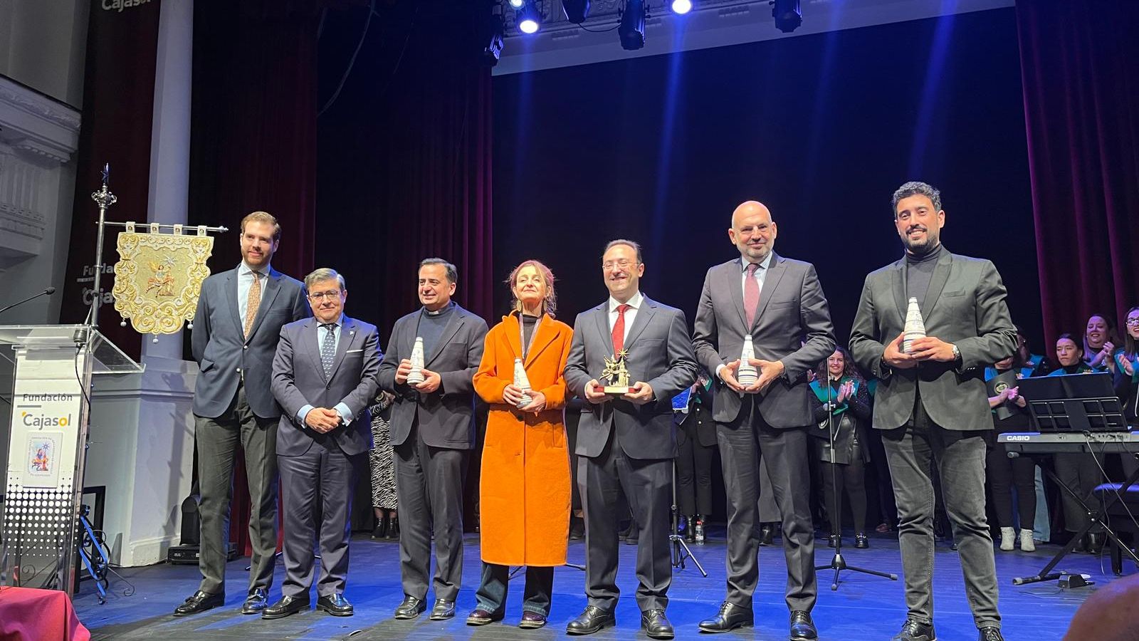 Acto de entrega de recuerdos a los presentes