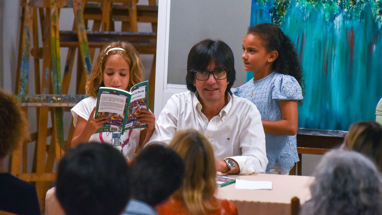 Fotos de la presentación del libro 'Mientras la lluvia' de Jóse Ángel Cadelo