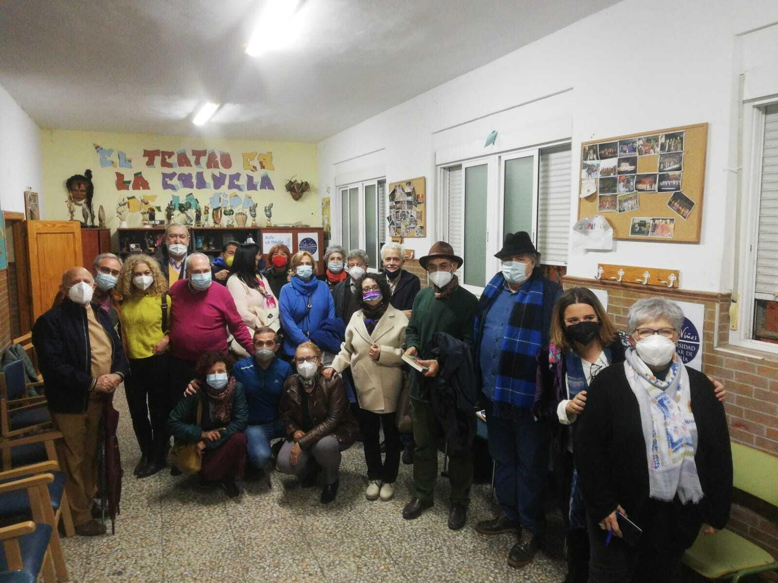 Miembros de la Universidad Popular Celia Viñas tras aprobar los estatutos.