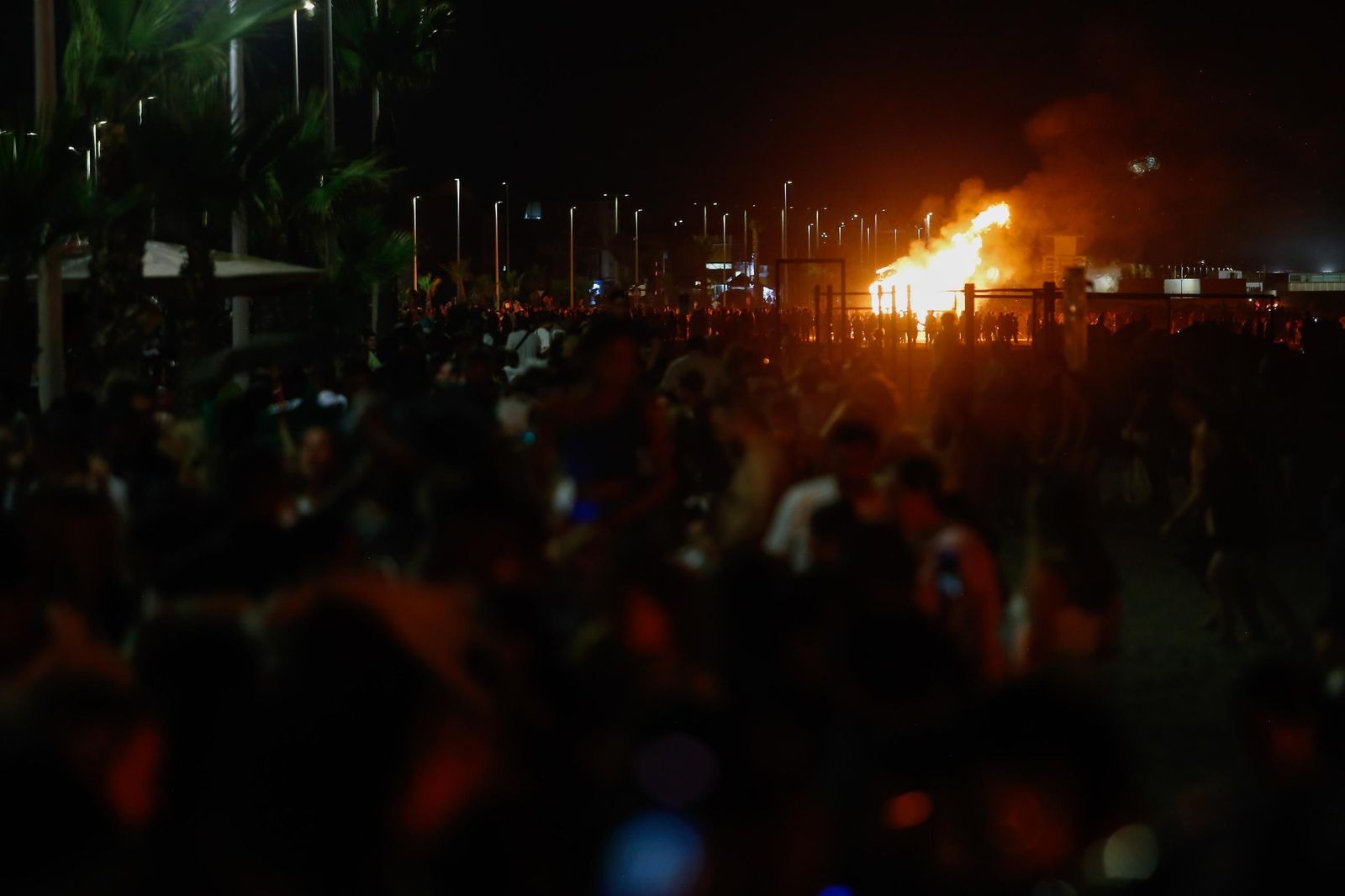 Fotos de la noche de San Juan en las playas de La Línea.
