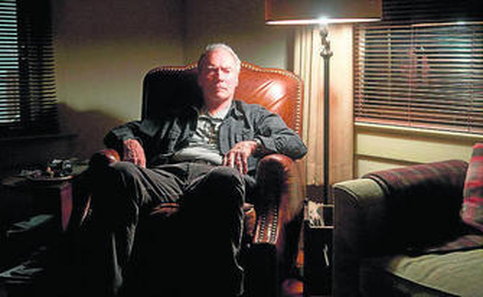 La presencia de Eastwood da consistencia dramática a la cinta de Lorenz.