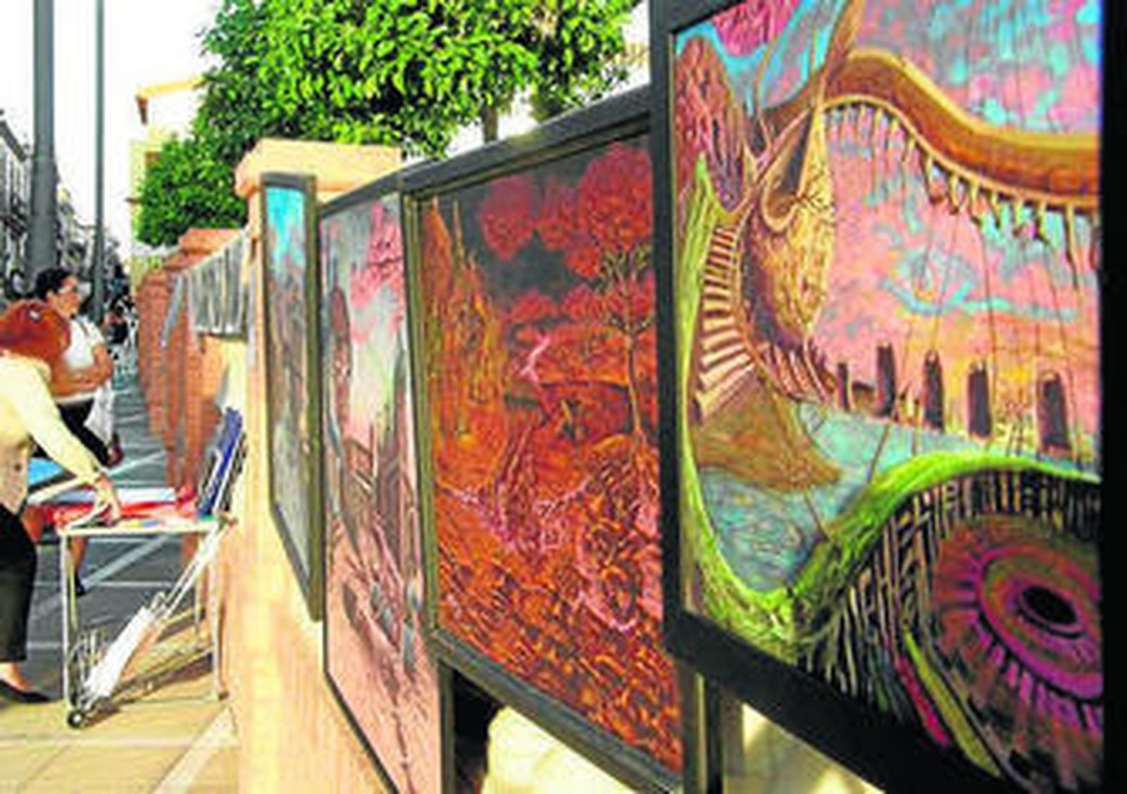 Una calle de Rocianan repleta de público en la Noche con Arte.