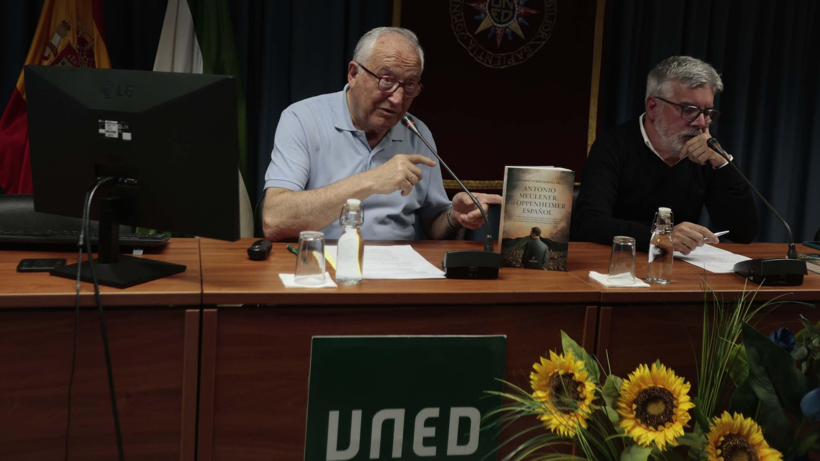 "Fotos de la presentación del libro 'Antonio Meulener: el Oppenheimer español' de Antonio Torremocha"