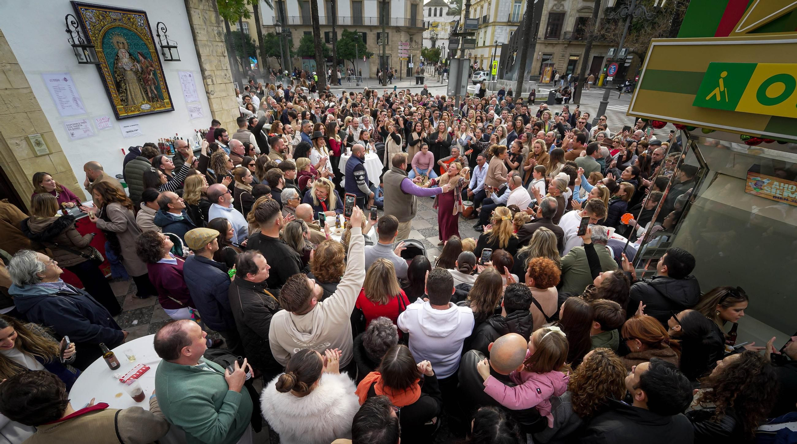 Una de las zambombas celebradas estos días en Jerez.