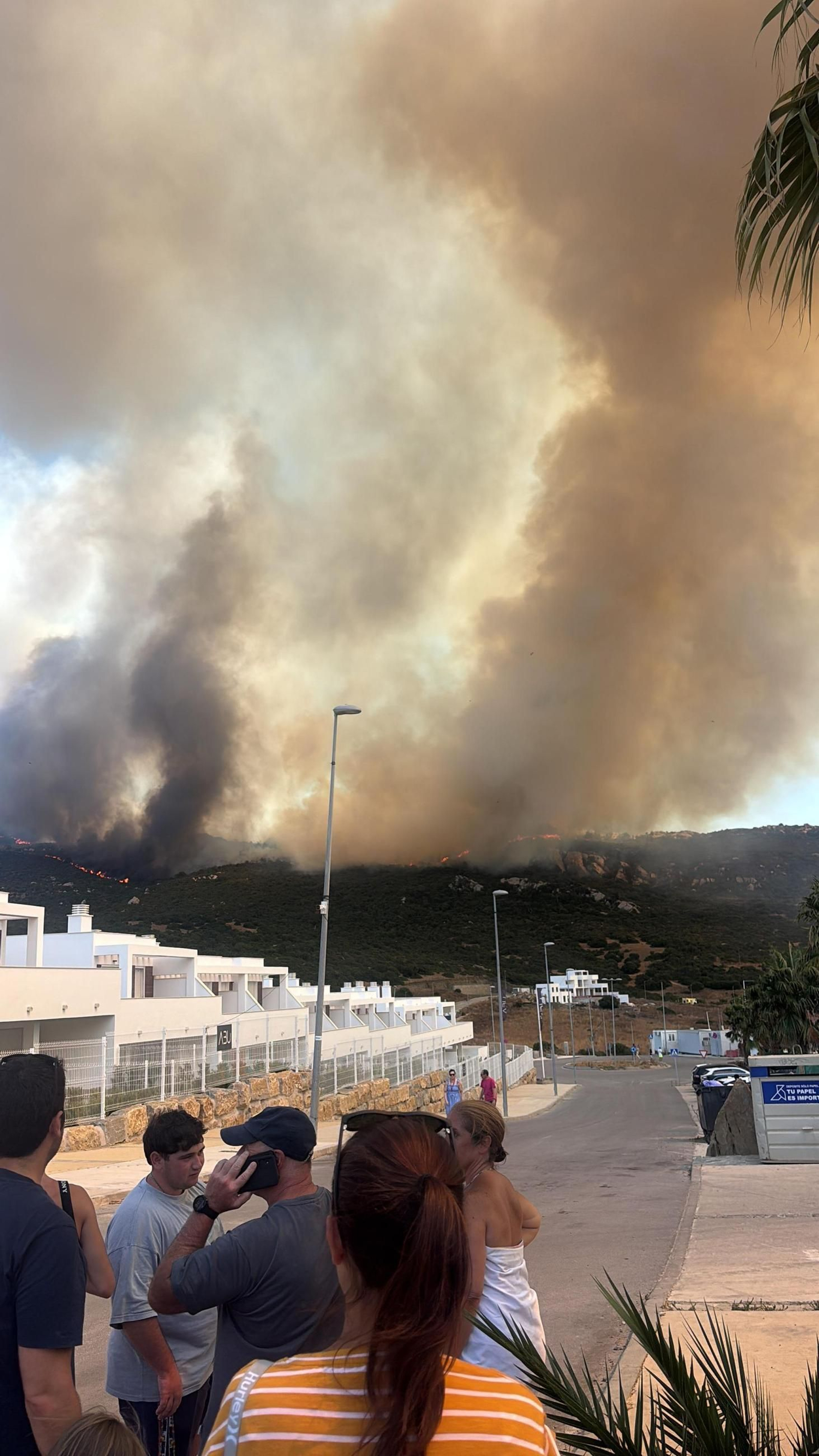 Imágenes del incendio de Tarifa, el segundo en menos de una semana