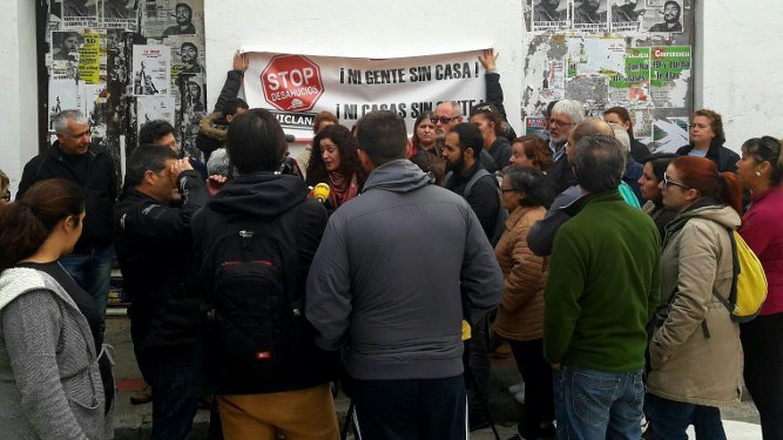 Un momento de la concentración celebrada junto al Ayuntamiento de Sanlúcar.