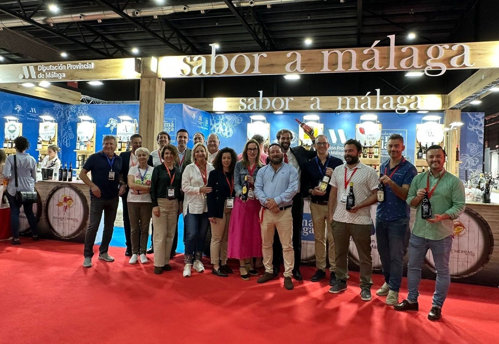 Representantes de las bodegas malagueñas en la Feria Nacional del Vino.