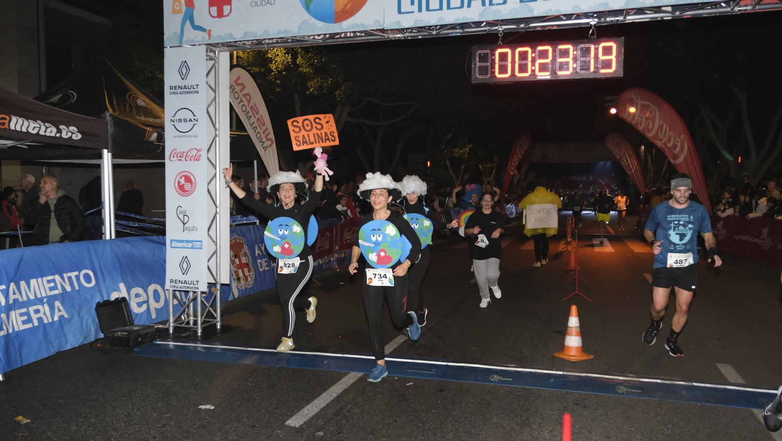 Imágenes de la XIV edición de la San Silvestre de Almería