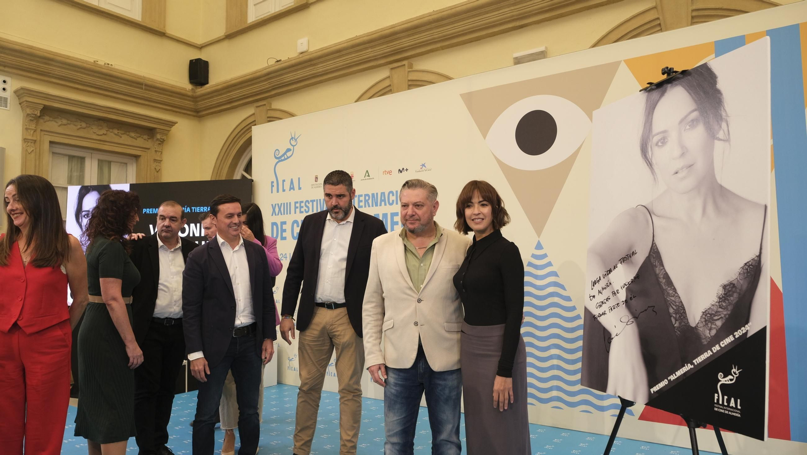 Verónica Sánchez, una estrella de FICAL en el Paseo de la Fama de Almería, en imágenes