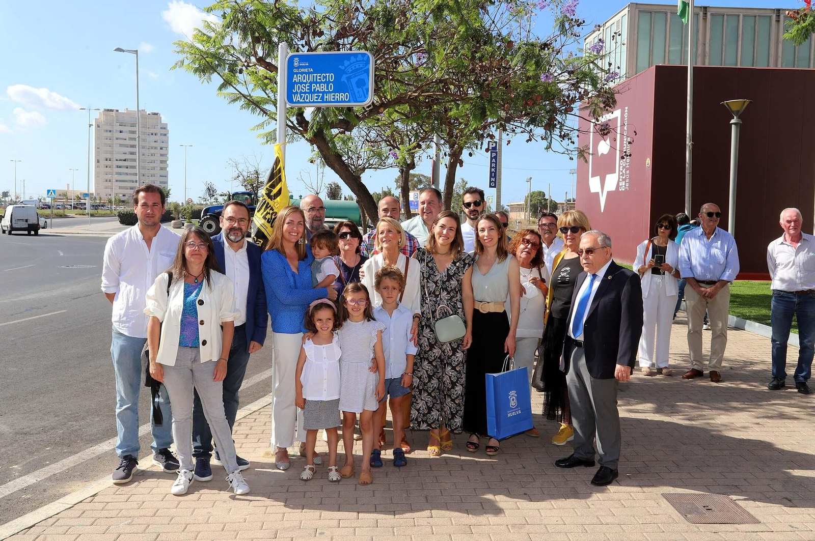 La Glorieta 'Arquitecto José Pablo Vázquez Hierro' ya luce descubierta en Huelva