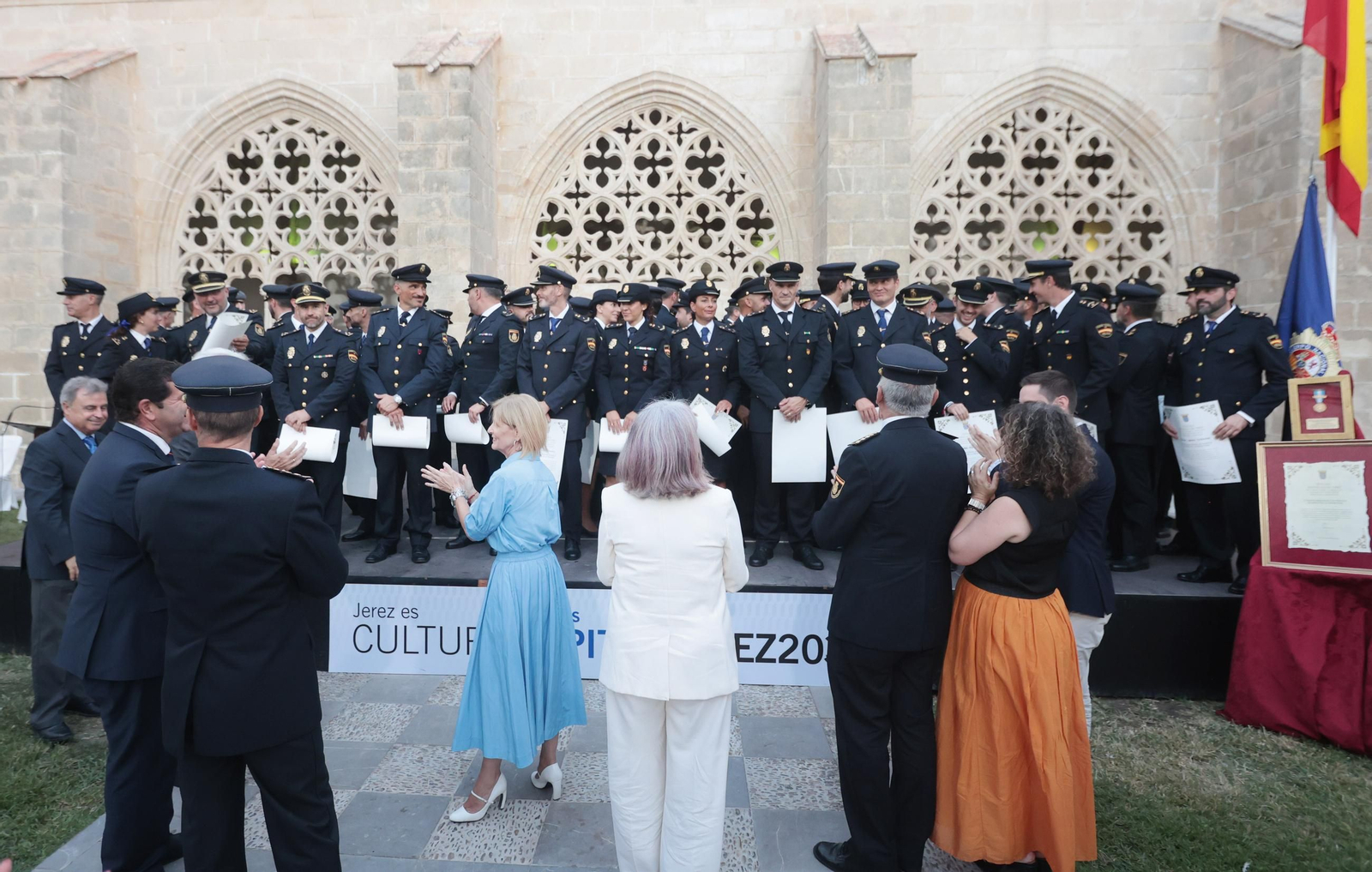 Entrega de Diplomas a la Policía Nacional de Jerez por la Medalla de Oro