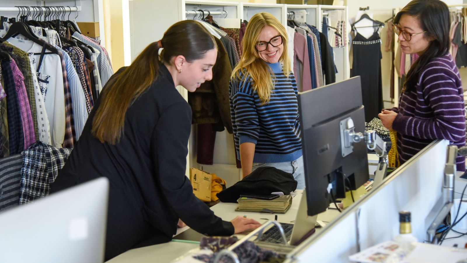 Empleadas de Noon en las nuevas instalaciones de la compañía.