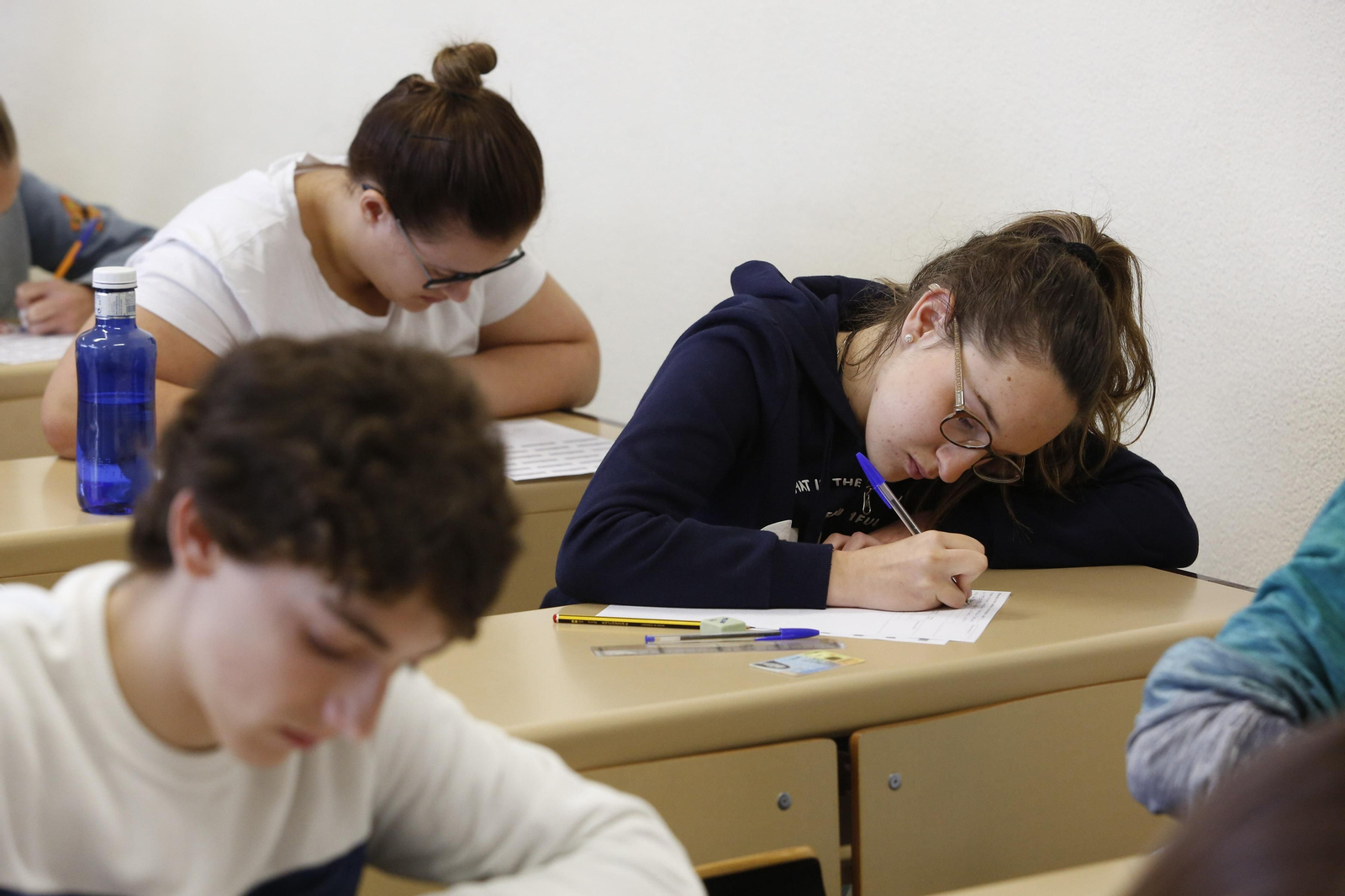 Estudiantes realizan un examen de Selectividad.