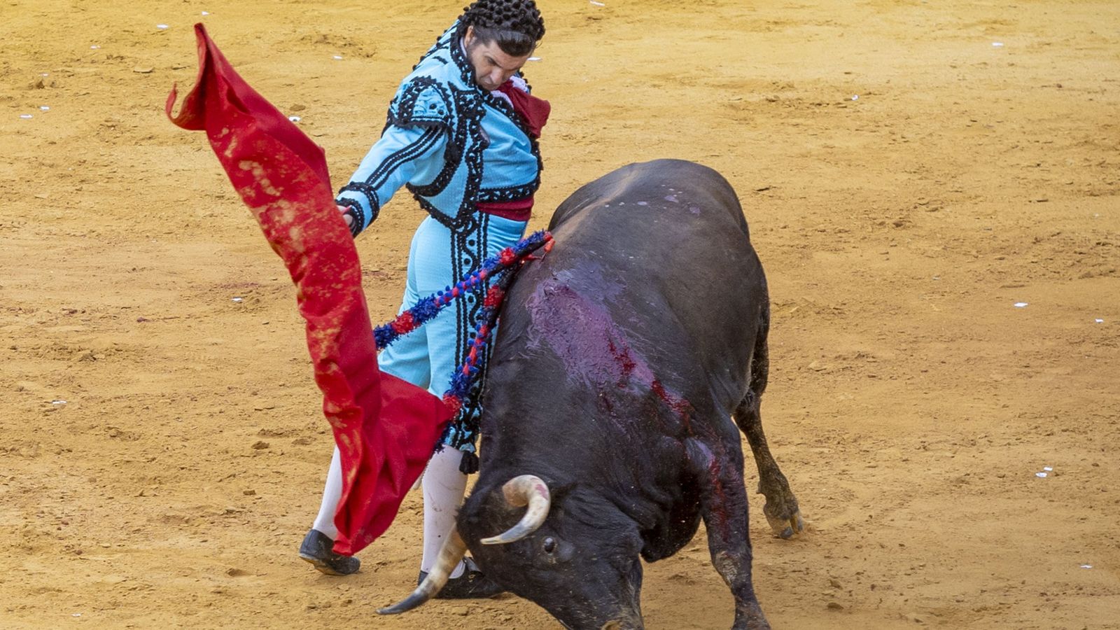 Morante de la Puebla con el segundo de su lote.