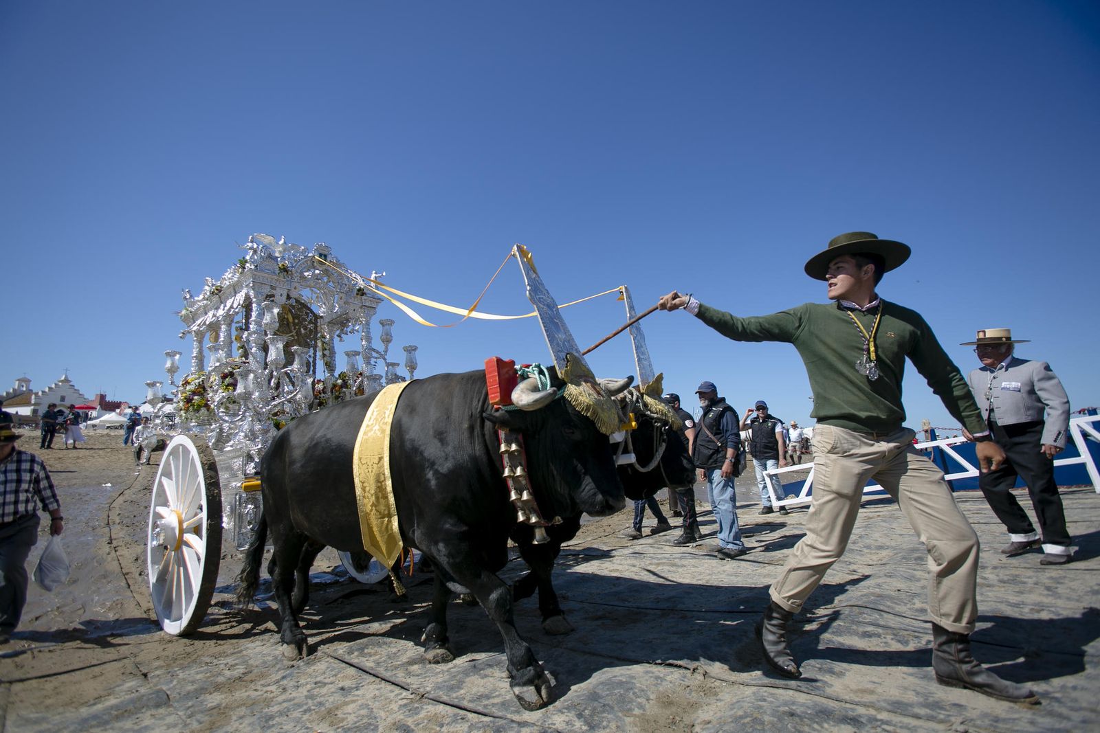 La hermandad de Sanlúcar cruza Bajo de Guía