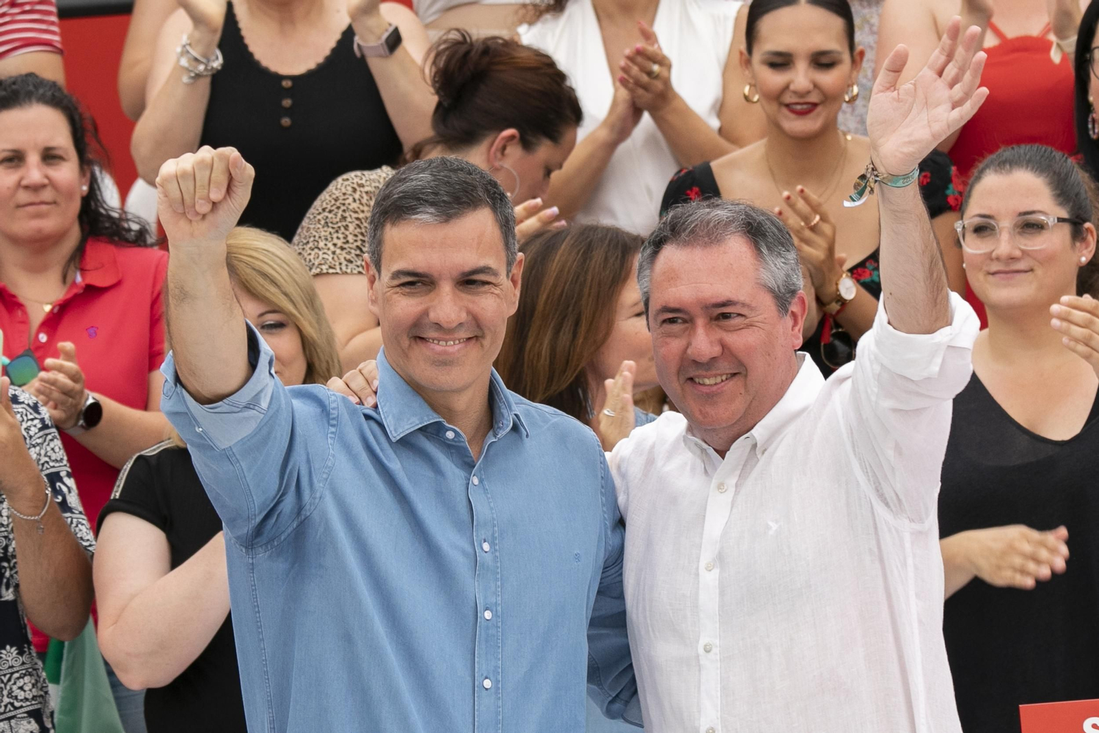 Así ha comenzado la campaña Juan Espadas con Pedro Sánchez, en Almería