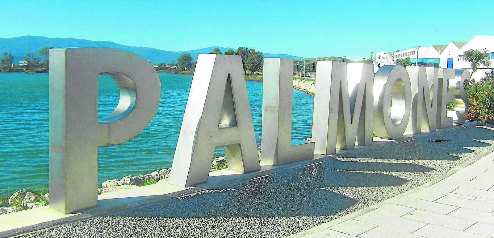 Acceso a la localidad de Palmones, un ejemplo de buena gastronomía.