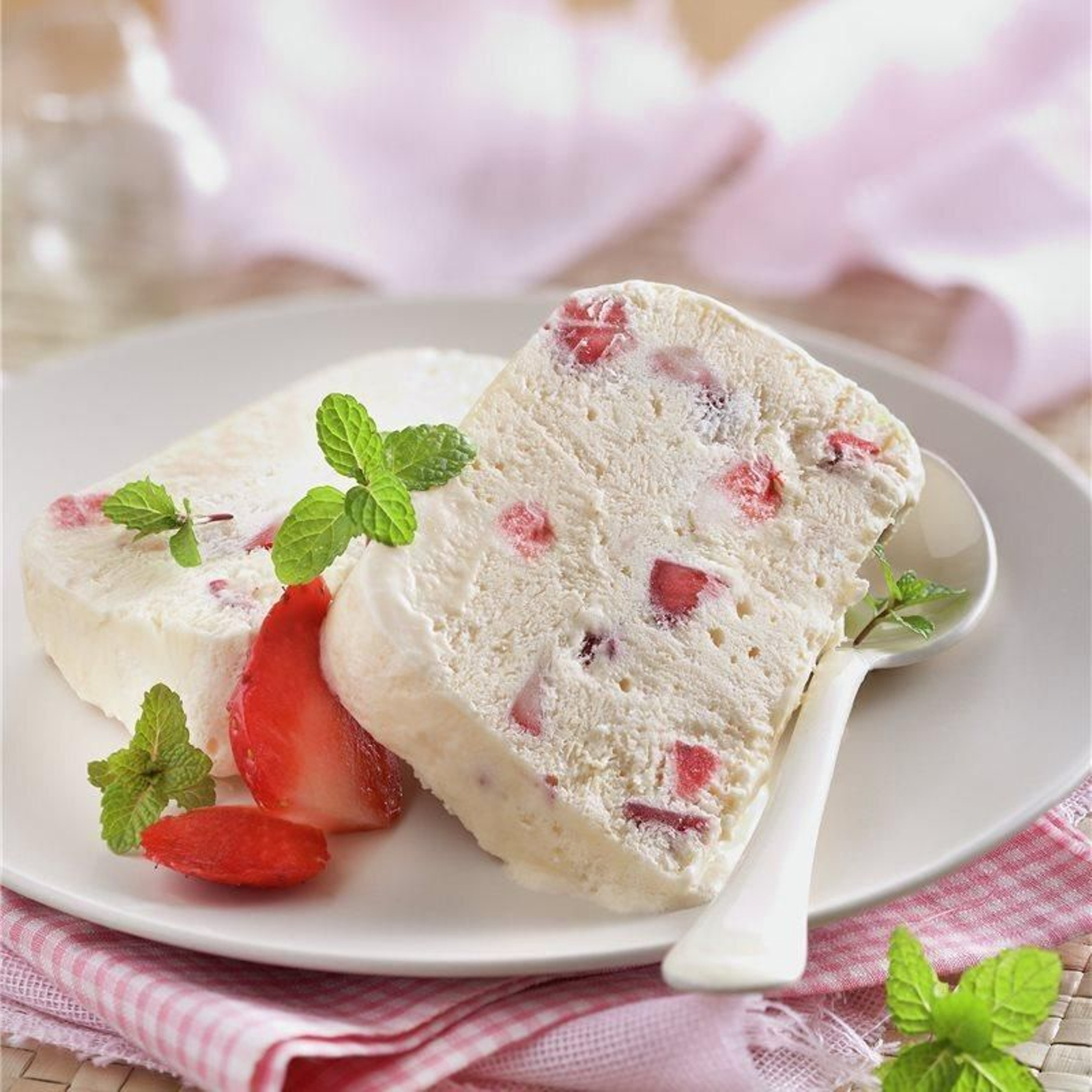 Tarta helada de fresas al oporto