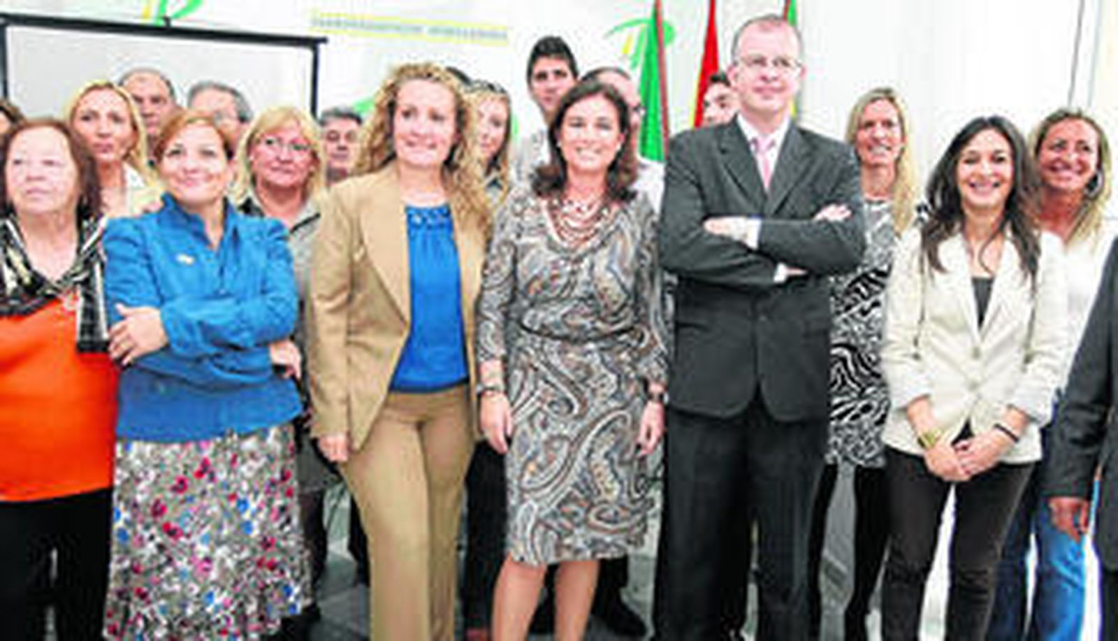 Silvia Gómez, junto al resto de miembros de la candidatura que presenta IP a las próximas elecciones municipales.